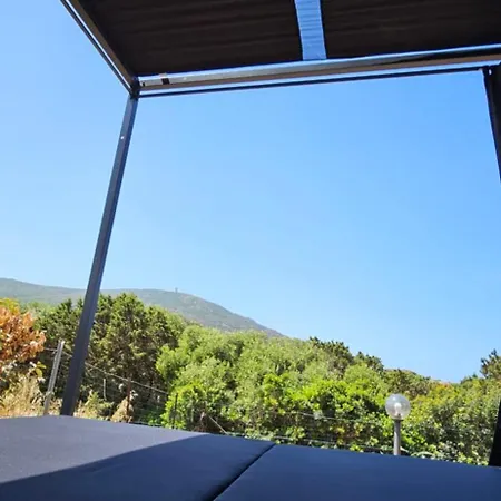 Sobre El Mar La Pelosa